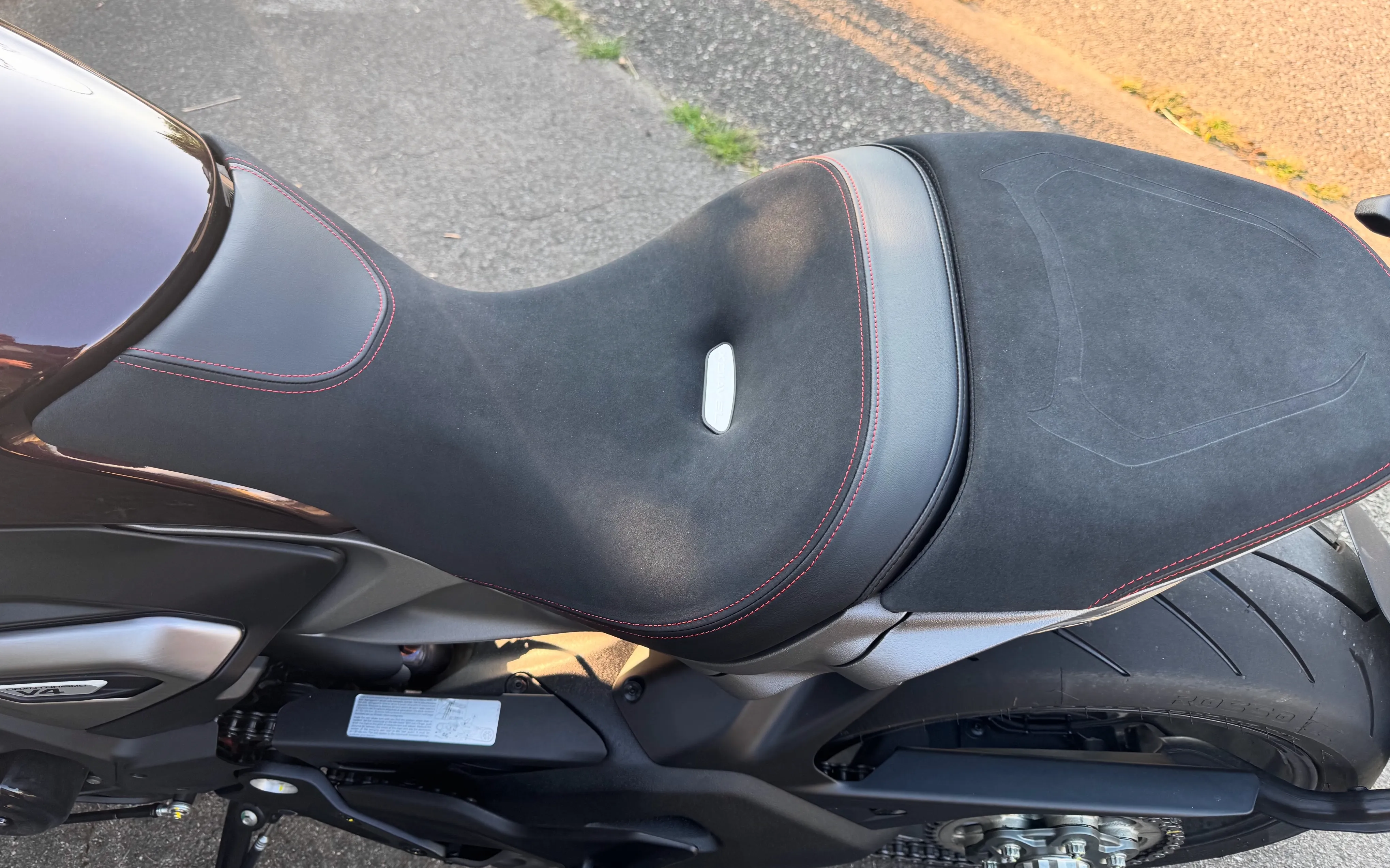 selle de la xDiavel V4, un monde de soufrance s&rsquo;offre à vous